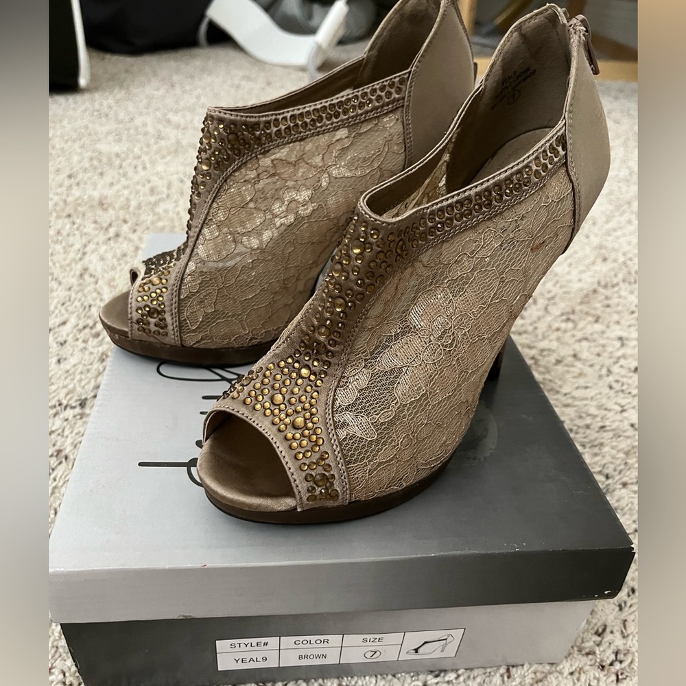 Brand new day trip heels size 7
